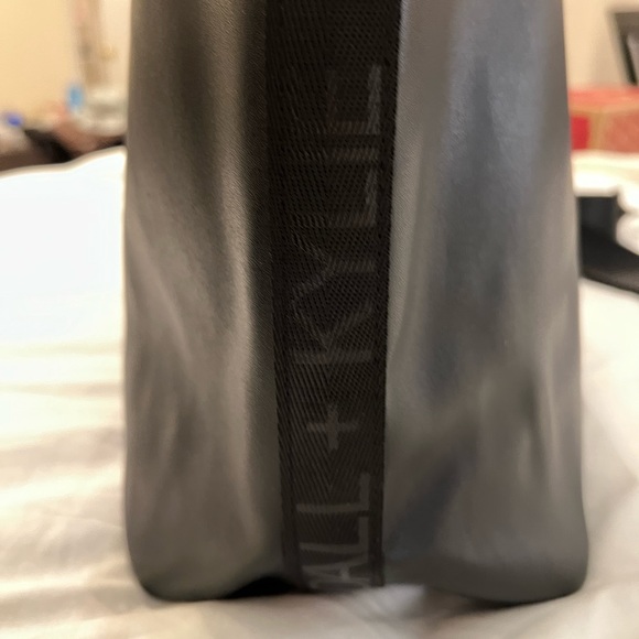 Kendall & Kylie Tote Bag - Picture 5 of 9